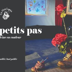 Affiche à petits pas. Forme de carte postale avec la photo d'une scène galerie d'art.
