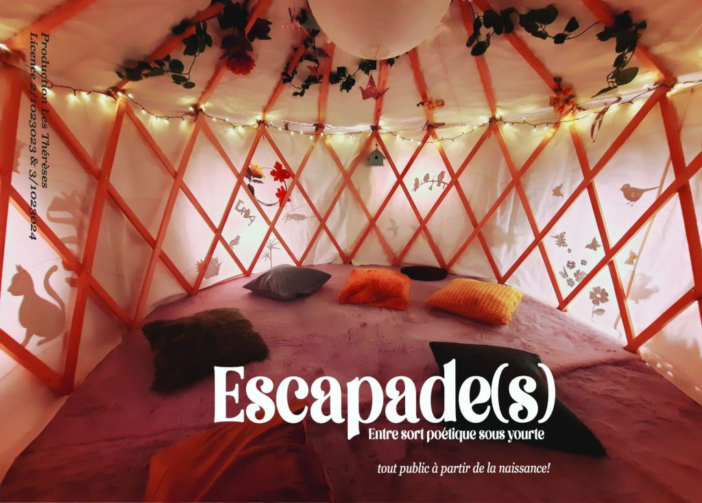 Affiche "Escapade(s)" présentant l'intérieur d'une yourte rose avec quelques coussins et ombres de formes enfantines.